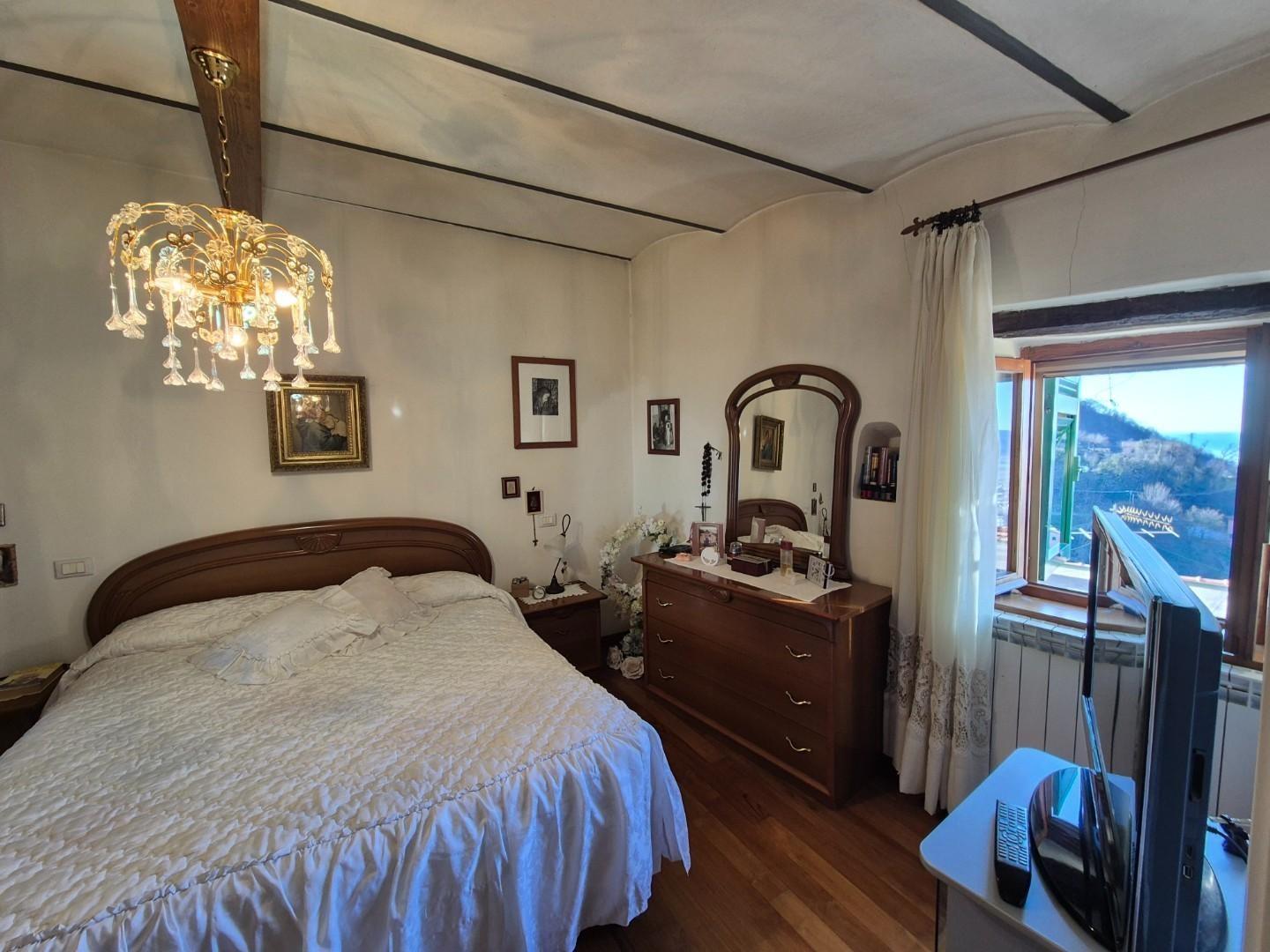 Immagine 17 di Casa trifamiliare in vendita  a Ortonovo