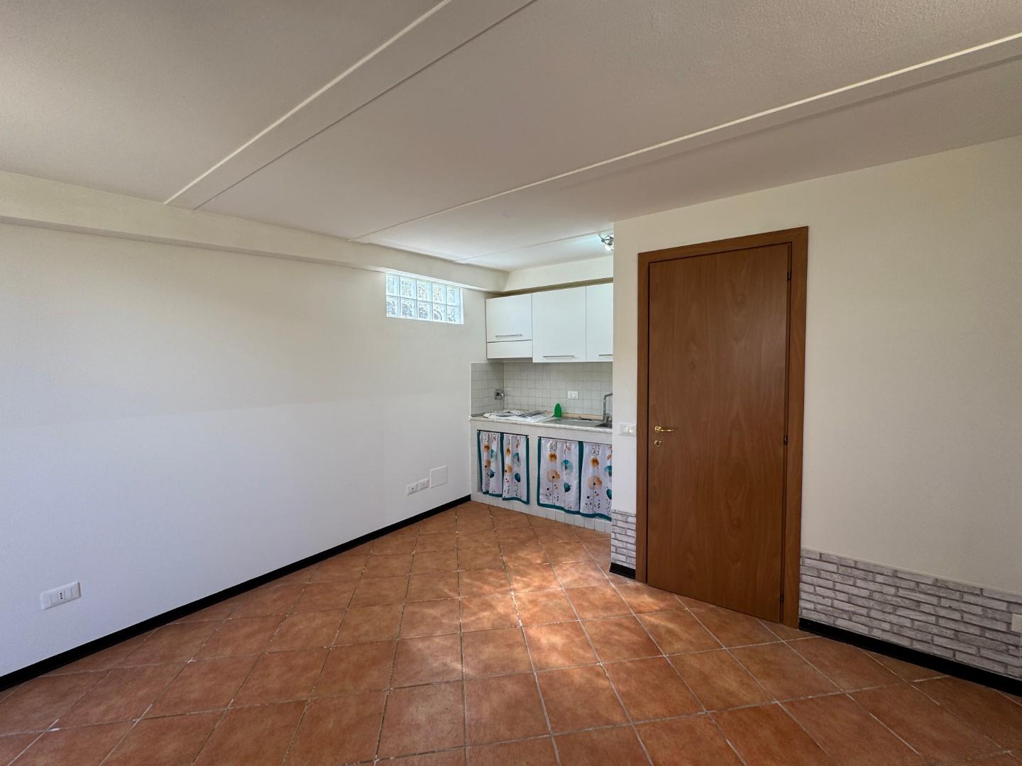 Immagine 5 di Garage in vendita  a Empoli