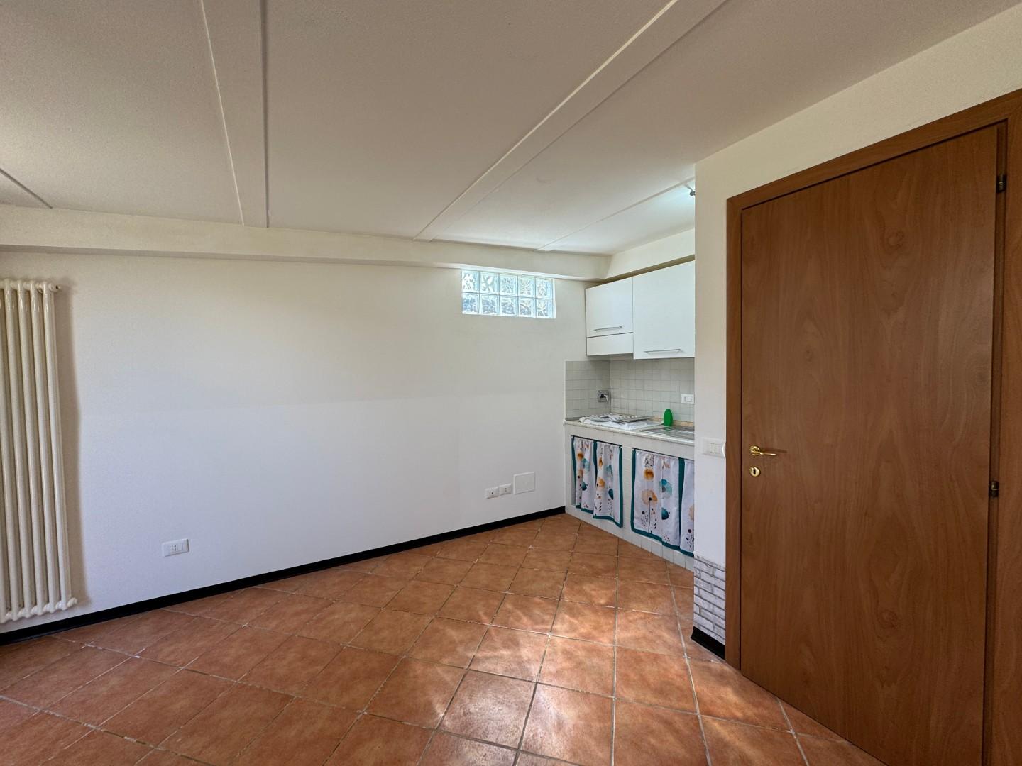 Immagine 7 di Garage in vendita  a Empoli