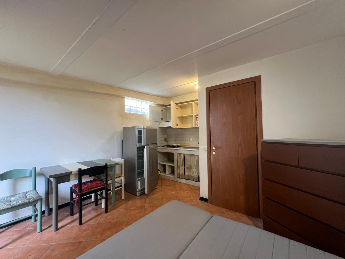 Immagine 2 di Garage in vendita  a Empoli