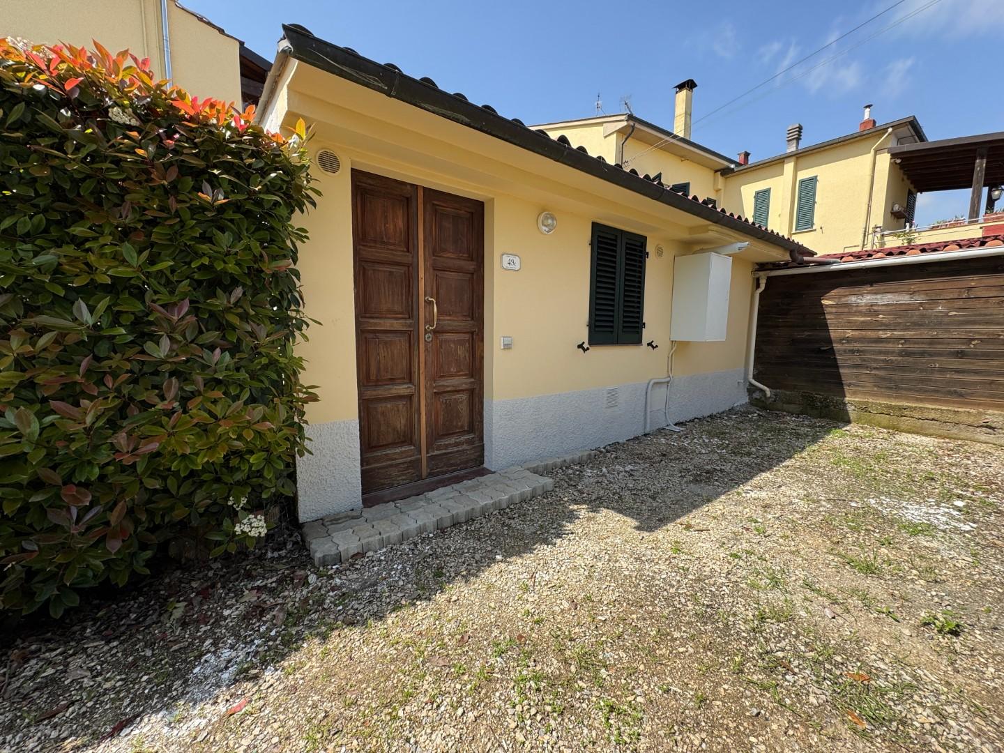 Immagine 12 di Garage in vendita  a Empoli