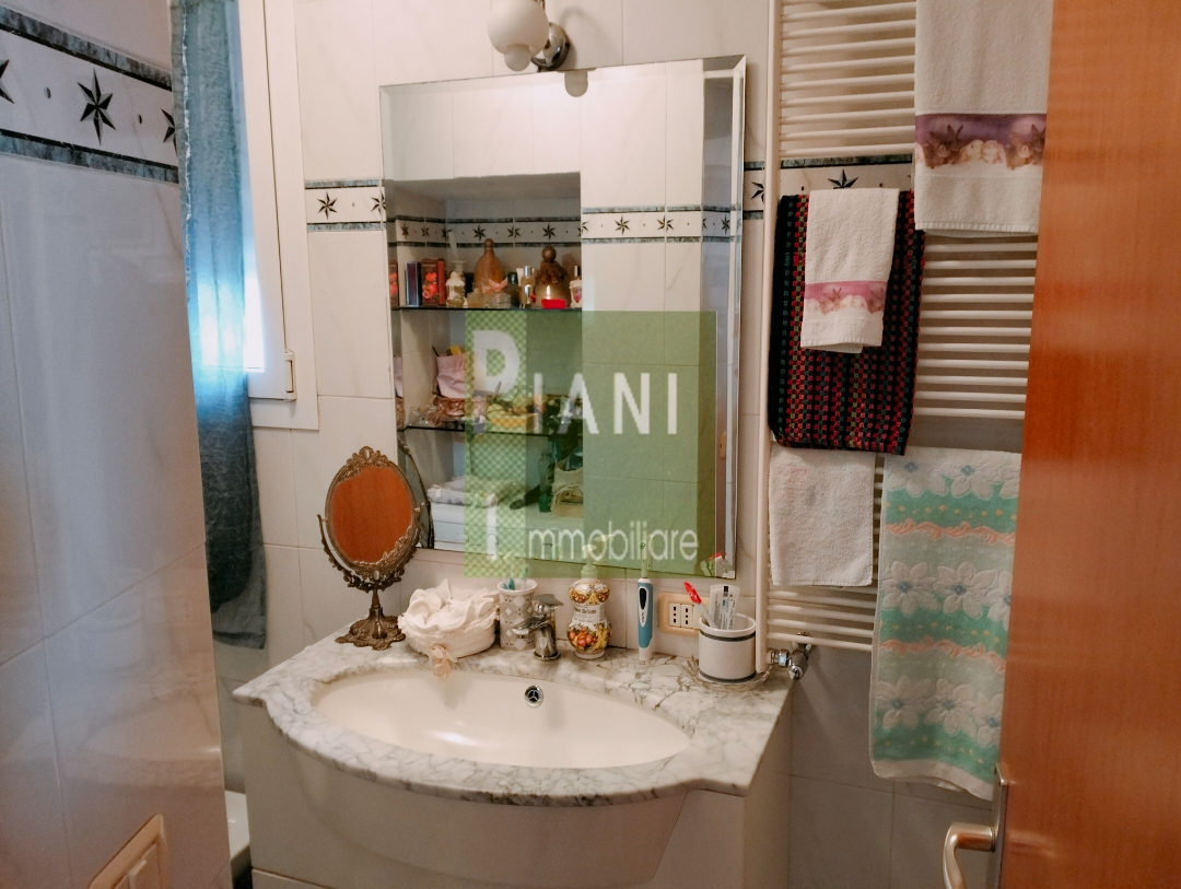 Immagine 5 di Appartamento in vendita  a Livorno