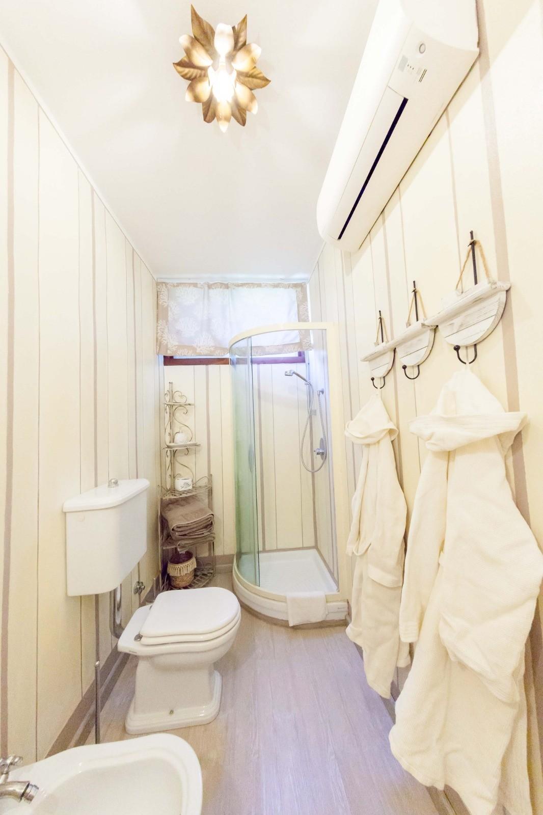 Immagine 16 di Casa bifamiliare in affitto  a Ameglia