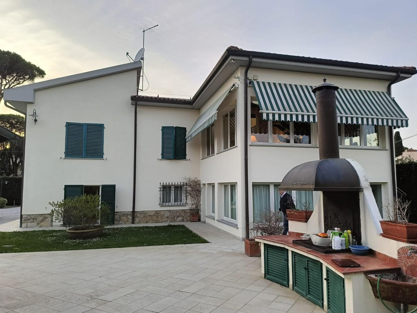 Immagine 17 di Villa in vendita  a Pisa
