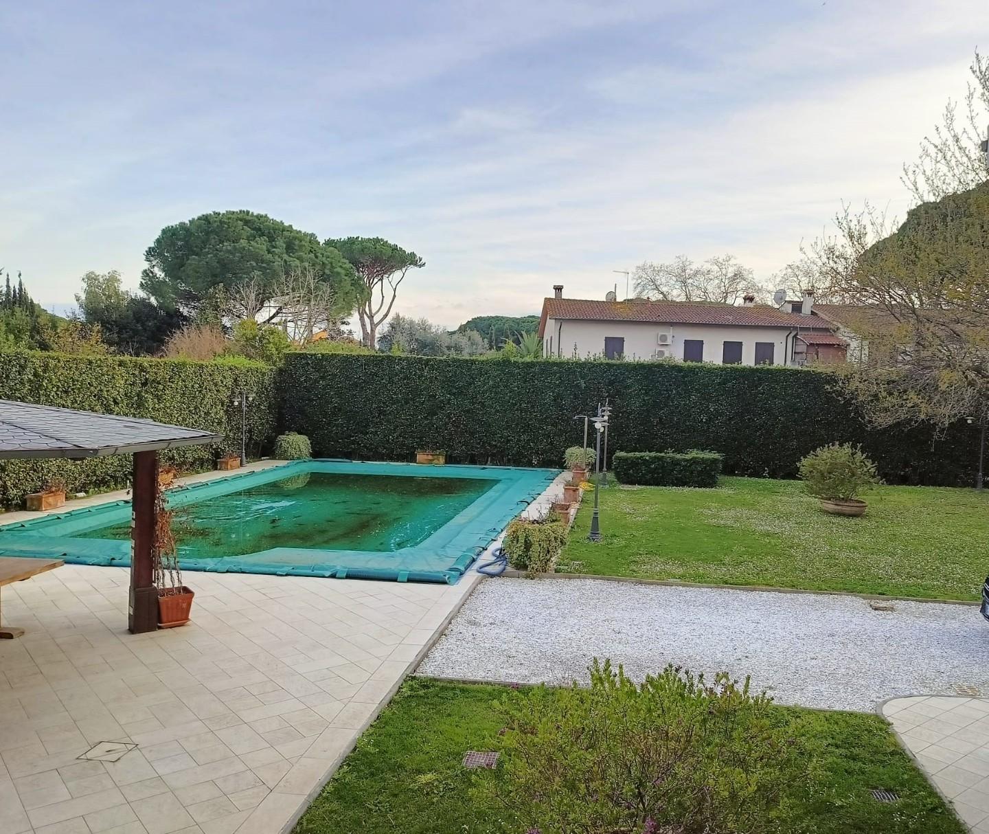 Immagine 20 di Villa in vendita  a Pisa