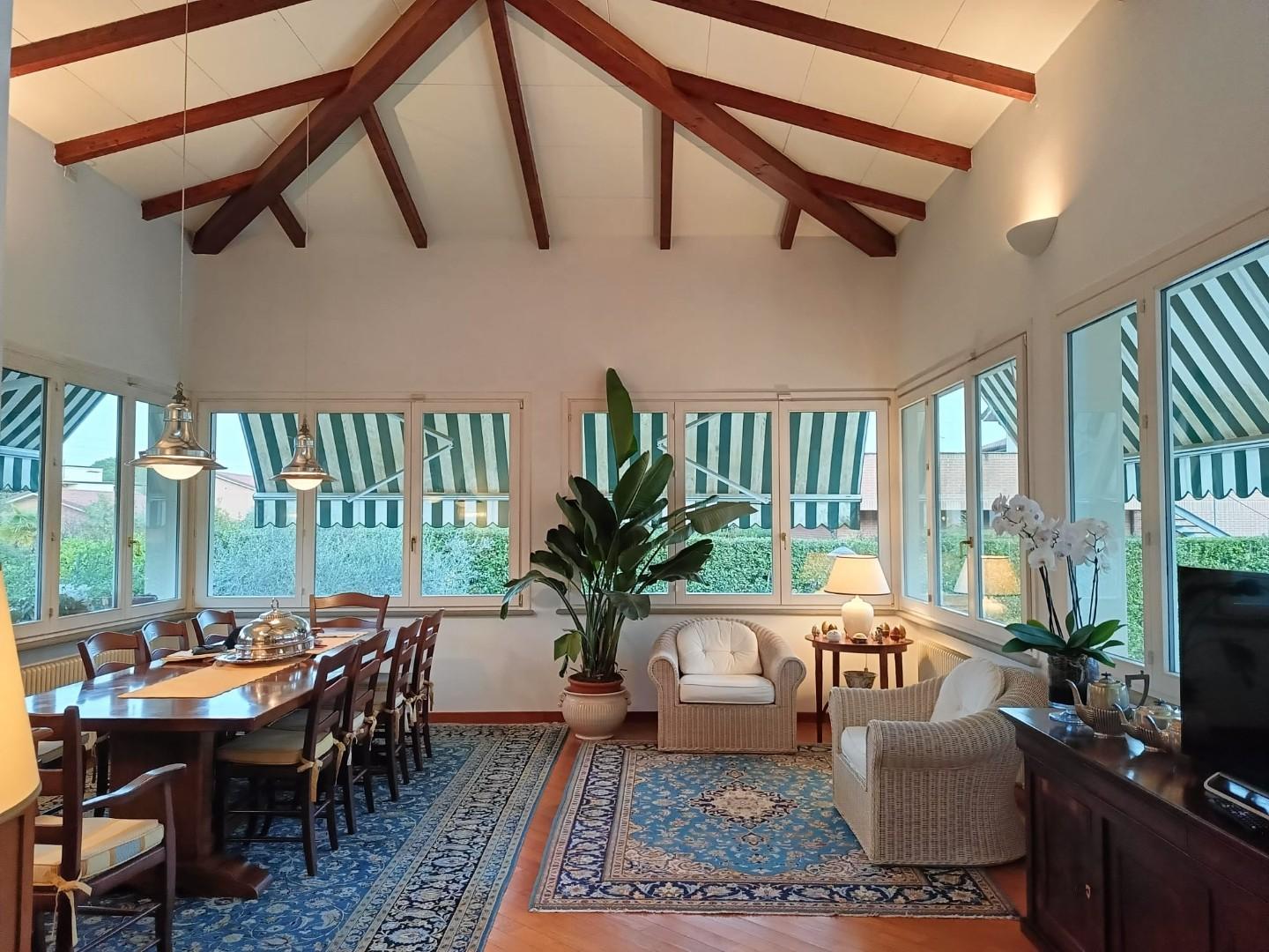 Immagine 8 di Villa in vendita  a Pisa