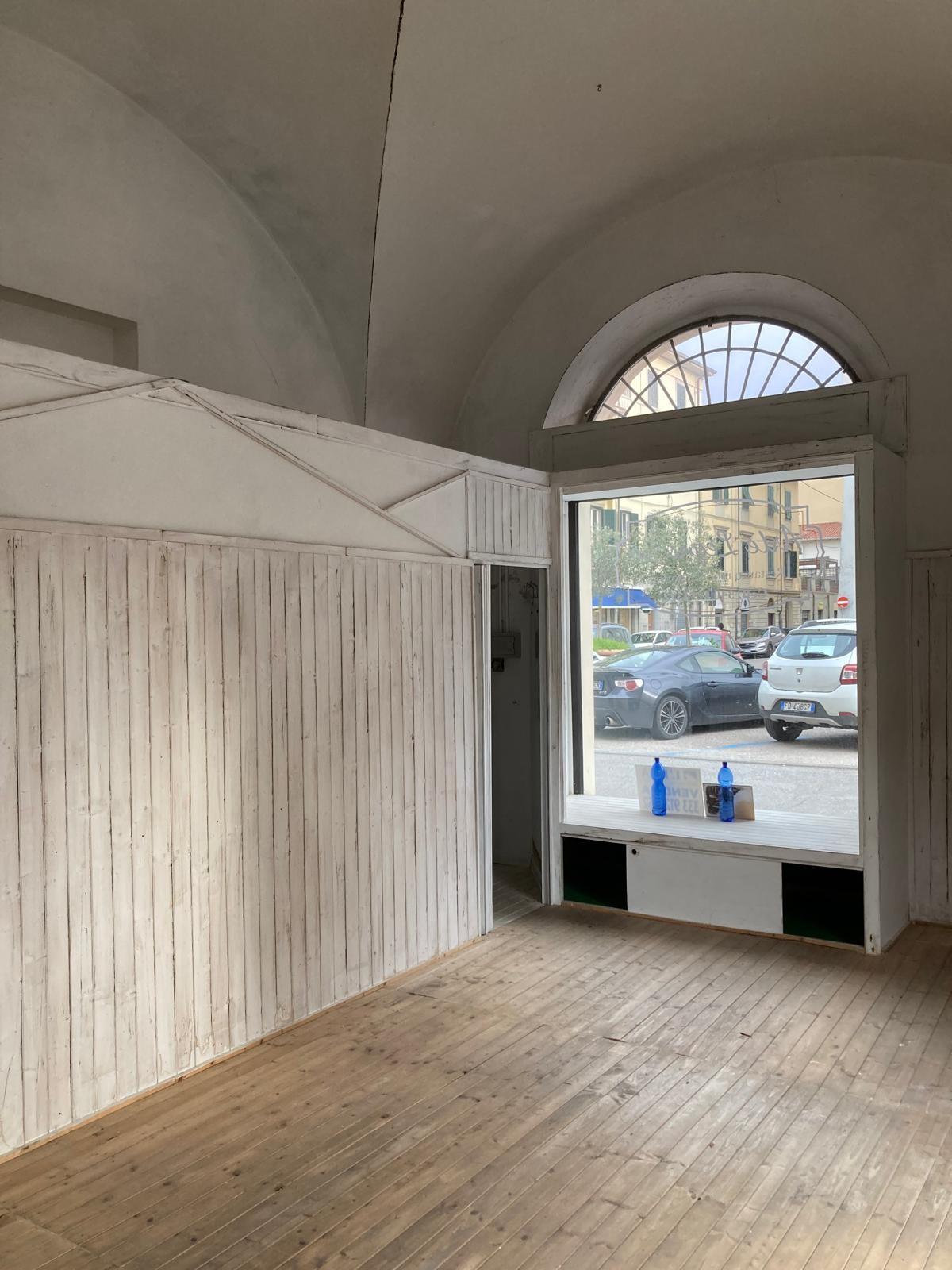 Immagine 4 di Negozio in affitto  a Pontedera