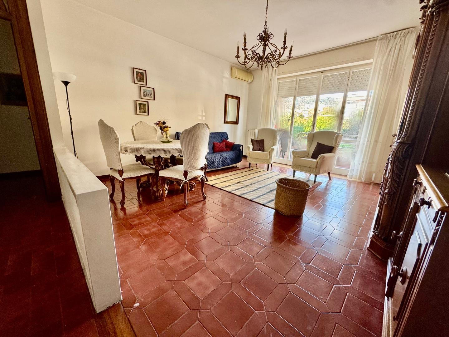 Immagine 7 di Appartamento in vendita  a Massa