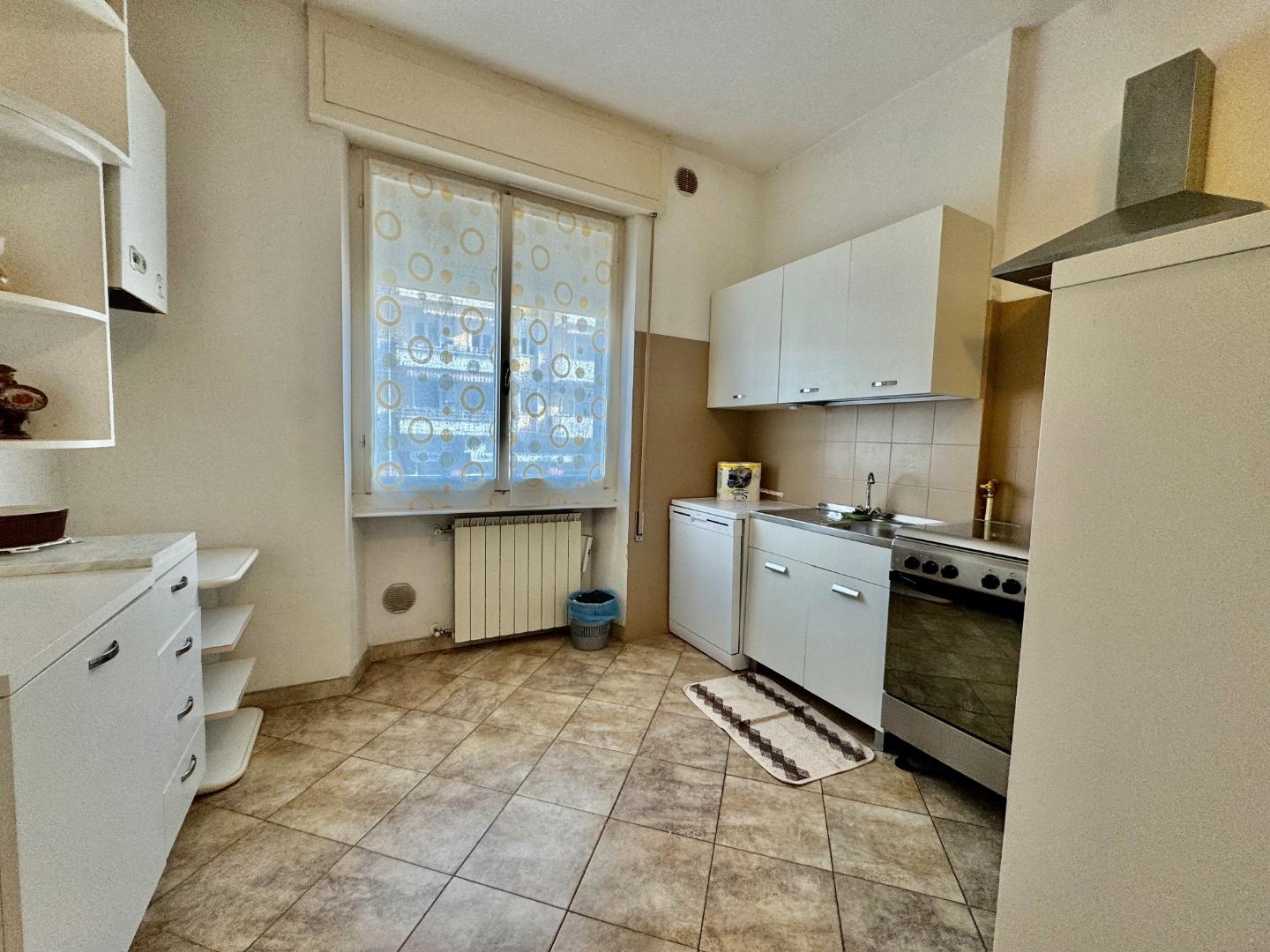 Immagine 4 di Appartamento in vendita  a Massa