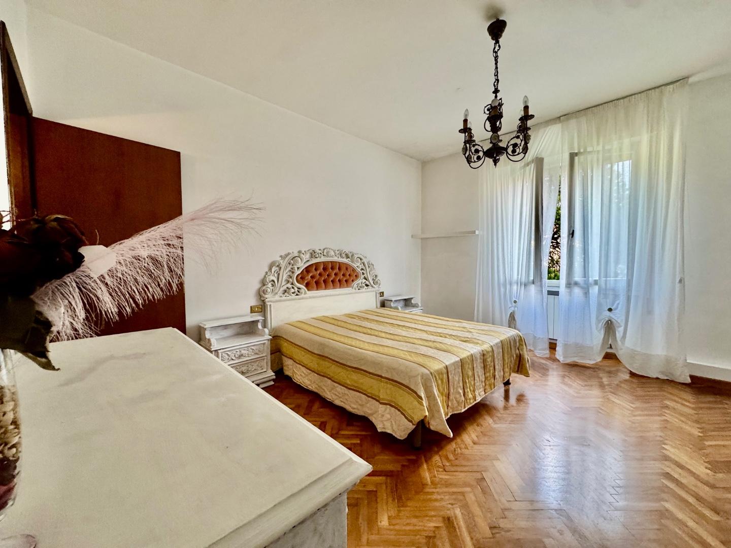 Immagine 17 di Appartamento in vendita  a Massa