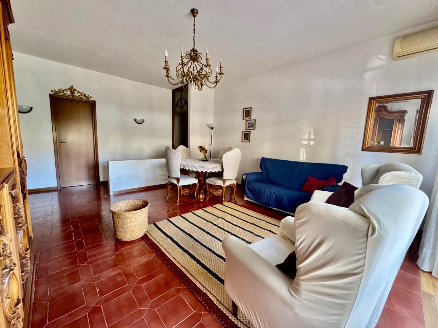 Immagine 9 di Appartamento in vendita  a Massa