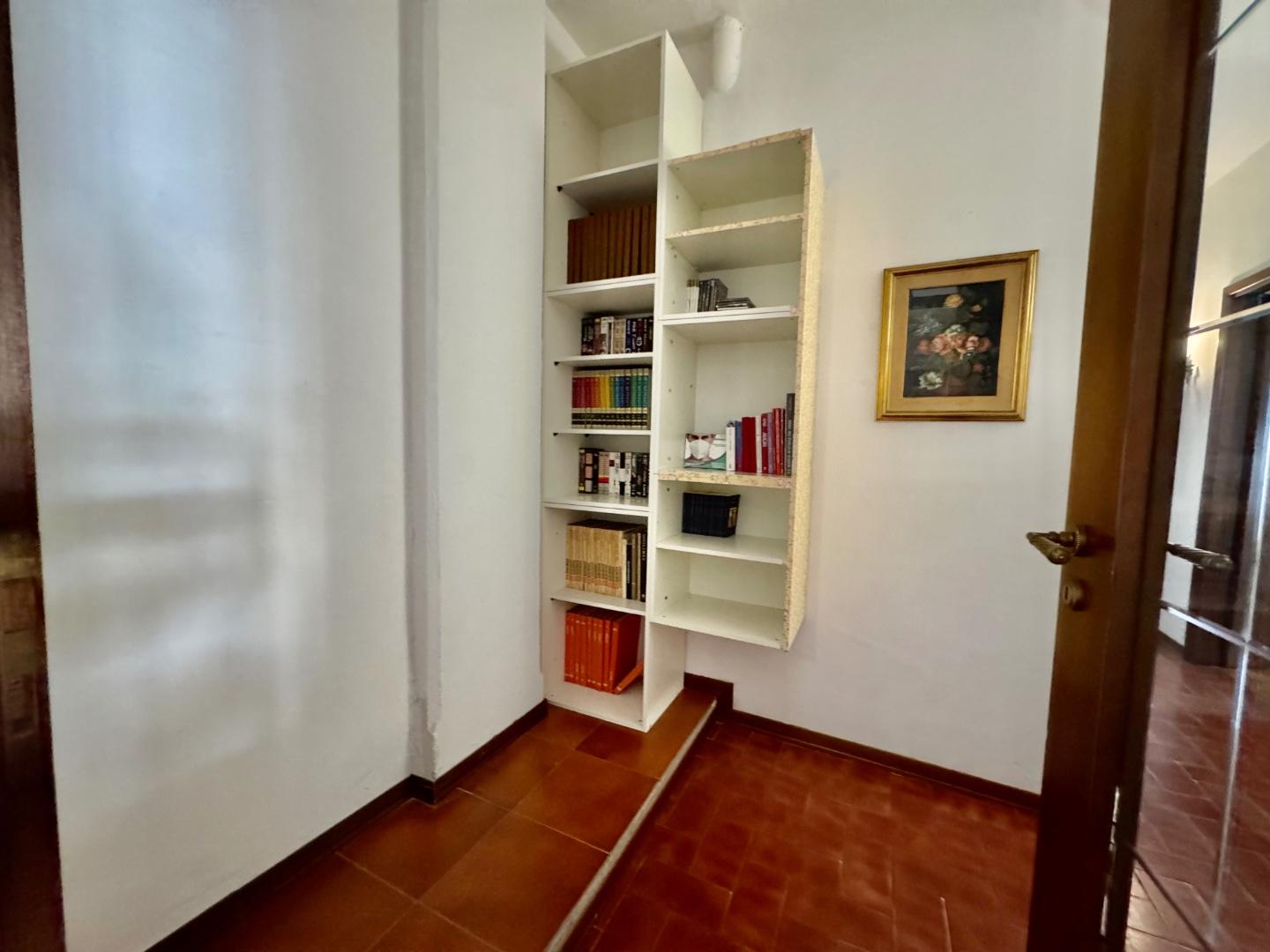 Immagine 12 di Appartamento in vendita  a Massa