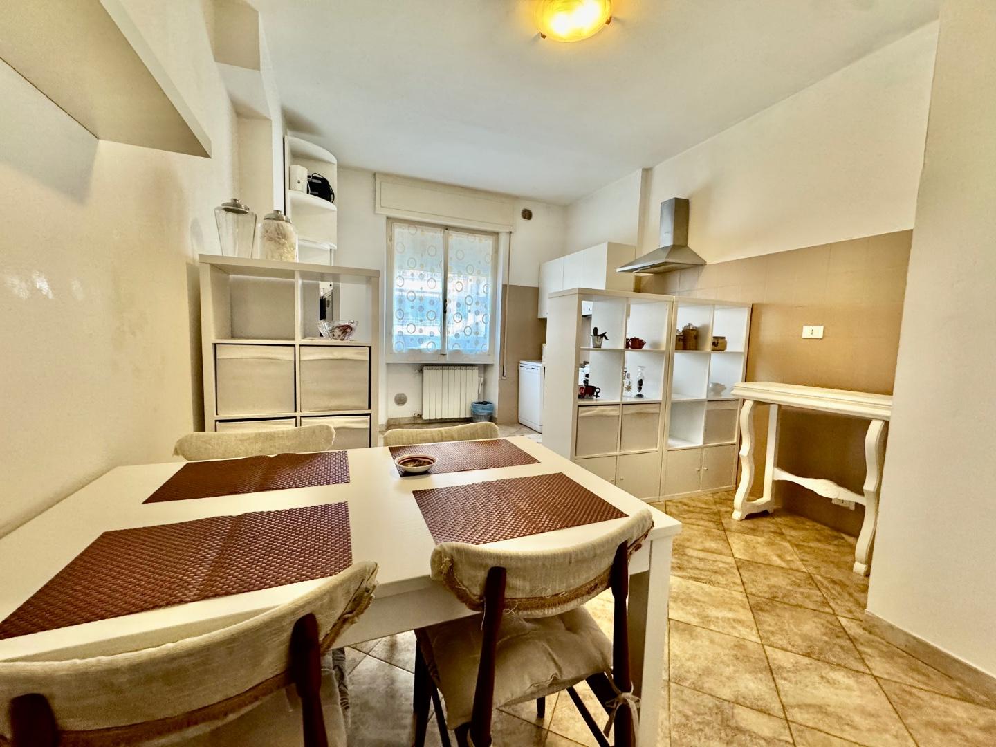 Immagine 1 di Appartamento in vendita  a Massa