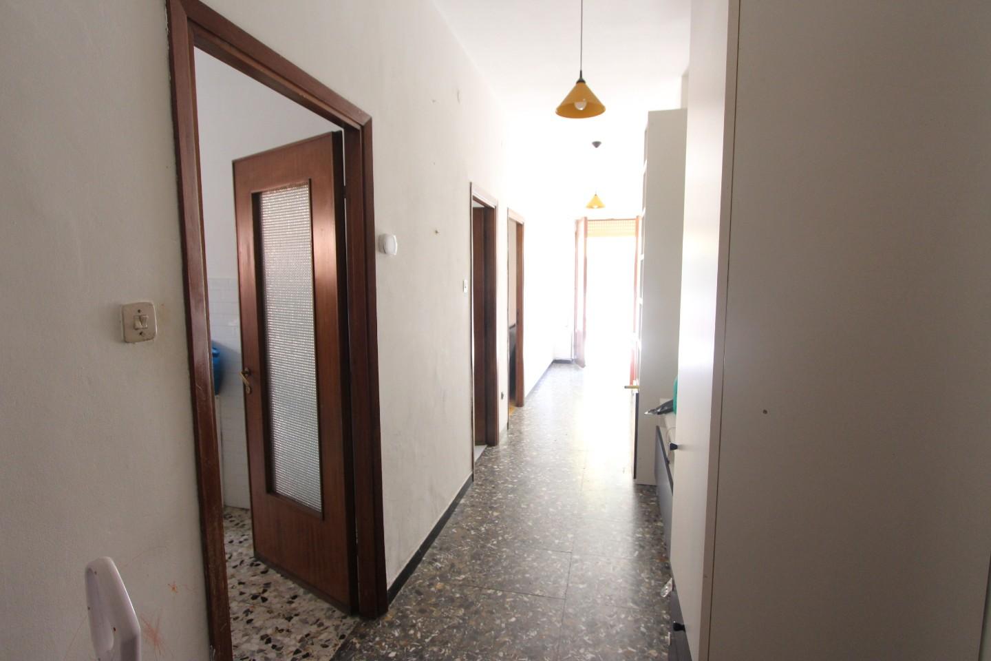 Immagine 2 di Appartamento in vendita  a La Spezia