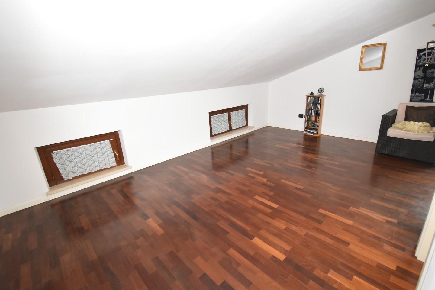 Immagine 33 di Casa bifamiliare in vendita  a Vecchiano