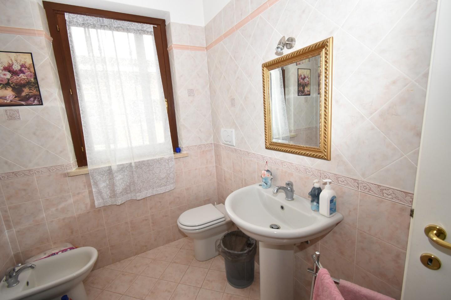 Immagine 21 di Casa bifamiliare in vendita  a Vecchiano