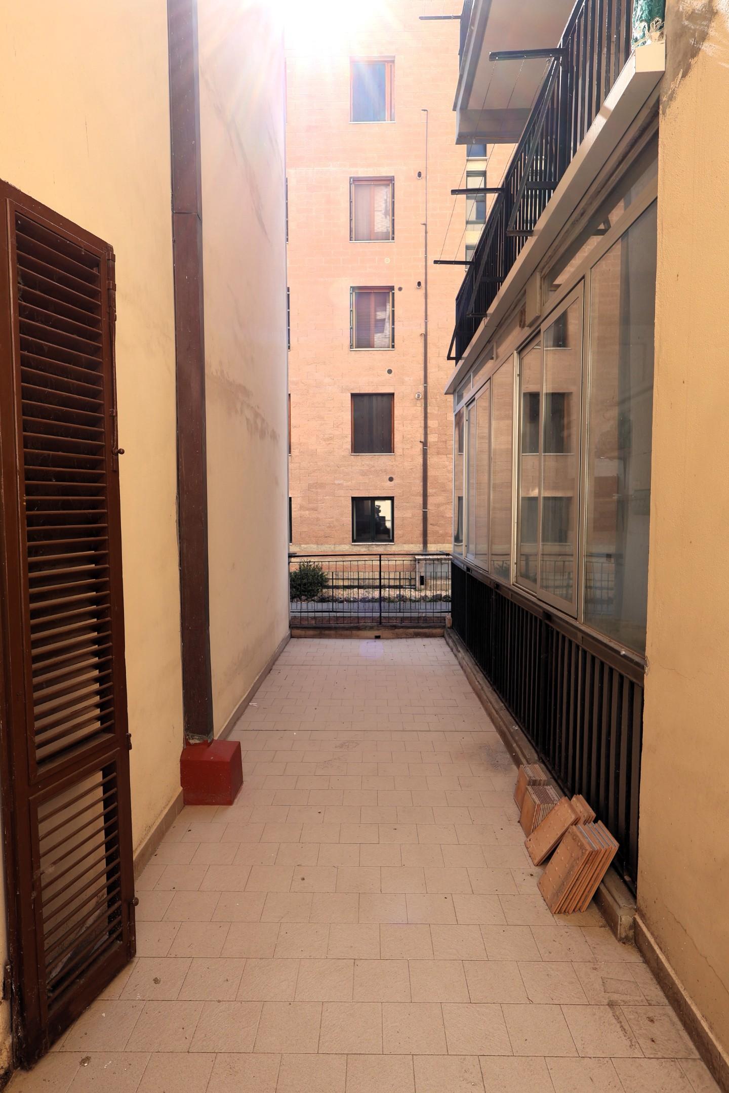 Immagine 11 di Appartamento in vendita  a Poggibonsi