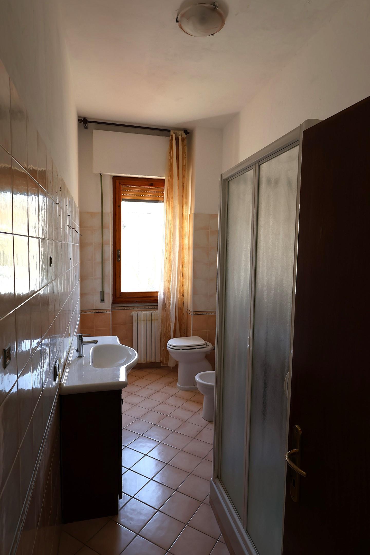 Immagine 16 di Appartamento in vendita  a Poggibonsi