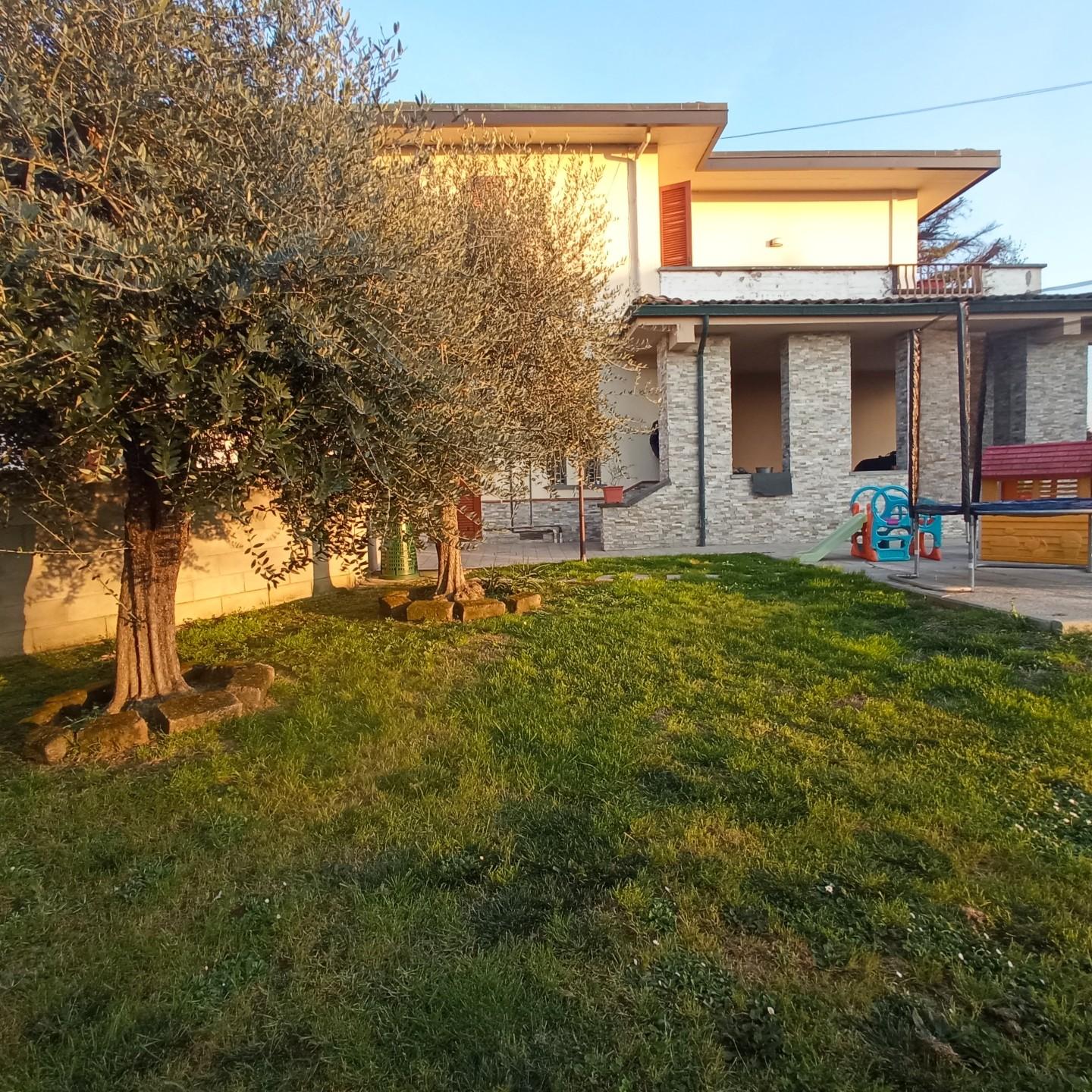 Immagine 36 di Appartamento in vendita  a Montopoli In Val D'arno