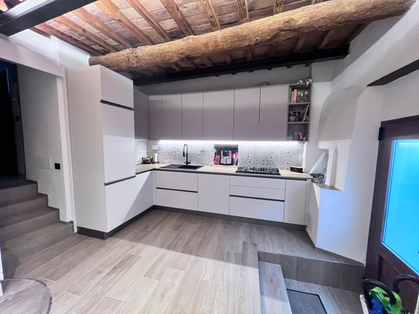 Immagine 32 di Appartamento in vendita  a Colle Di Val D'elsa