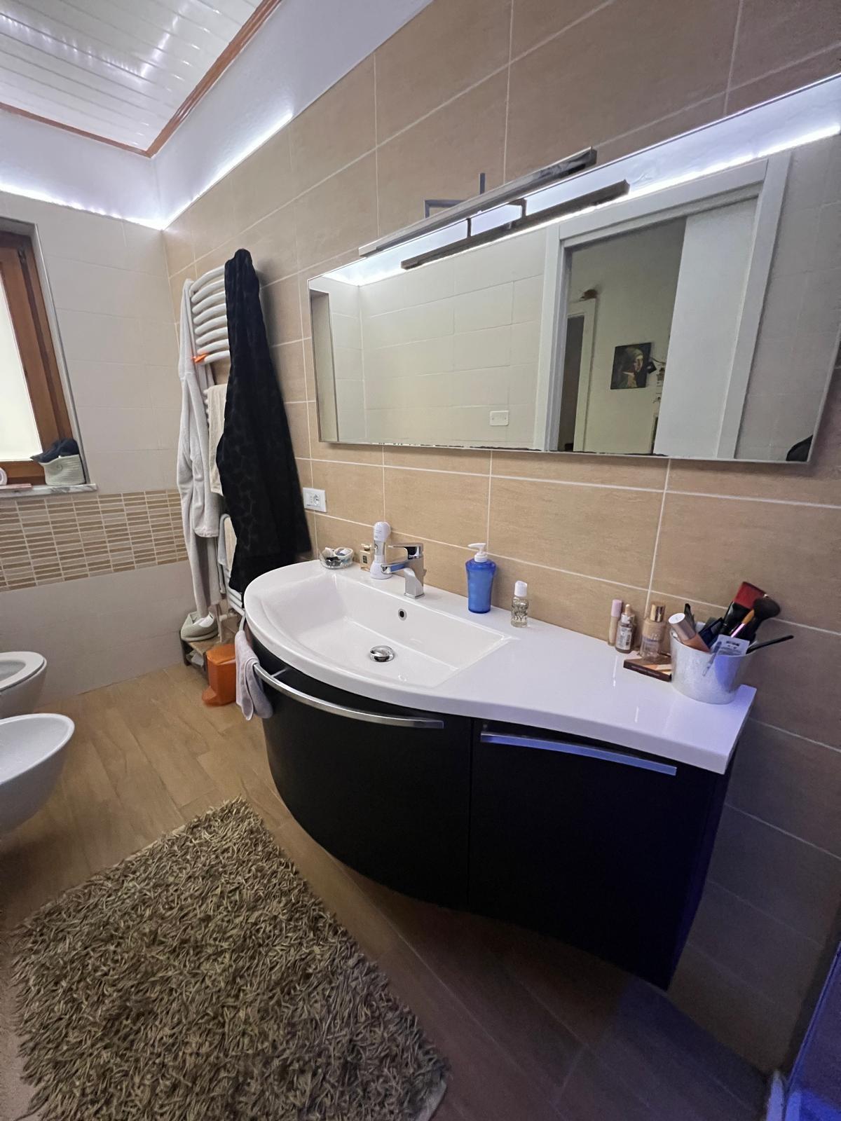 Immagine 8 di Appartamento in vendita  a Colle Di Val D'elsa