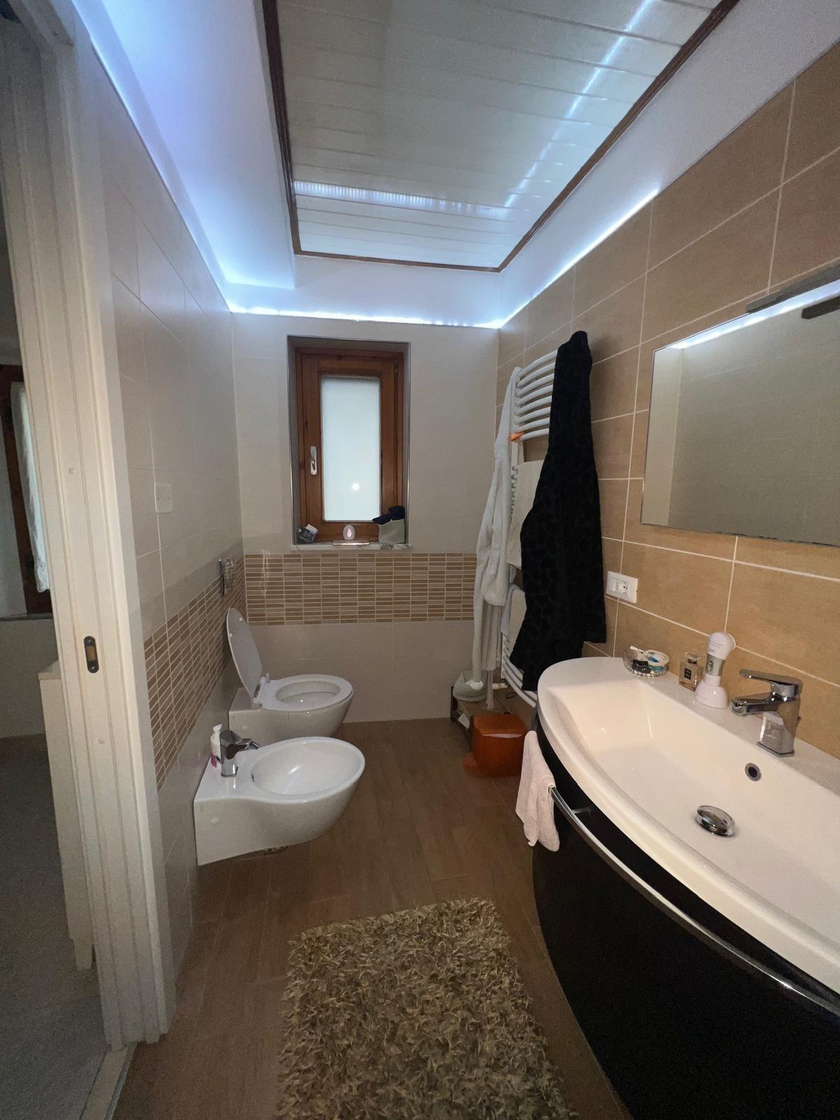 Immagine 9 di Appartamento in vendita  a Colle Di Val D'elsa