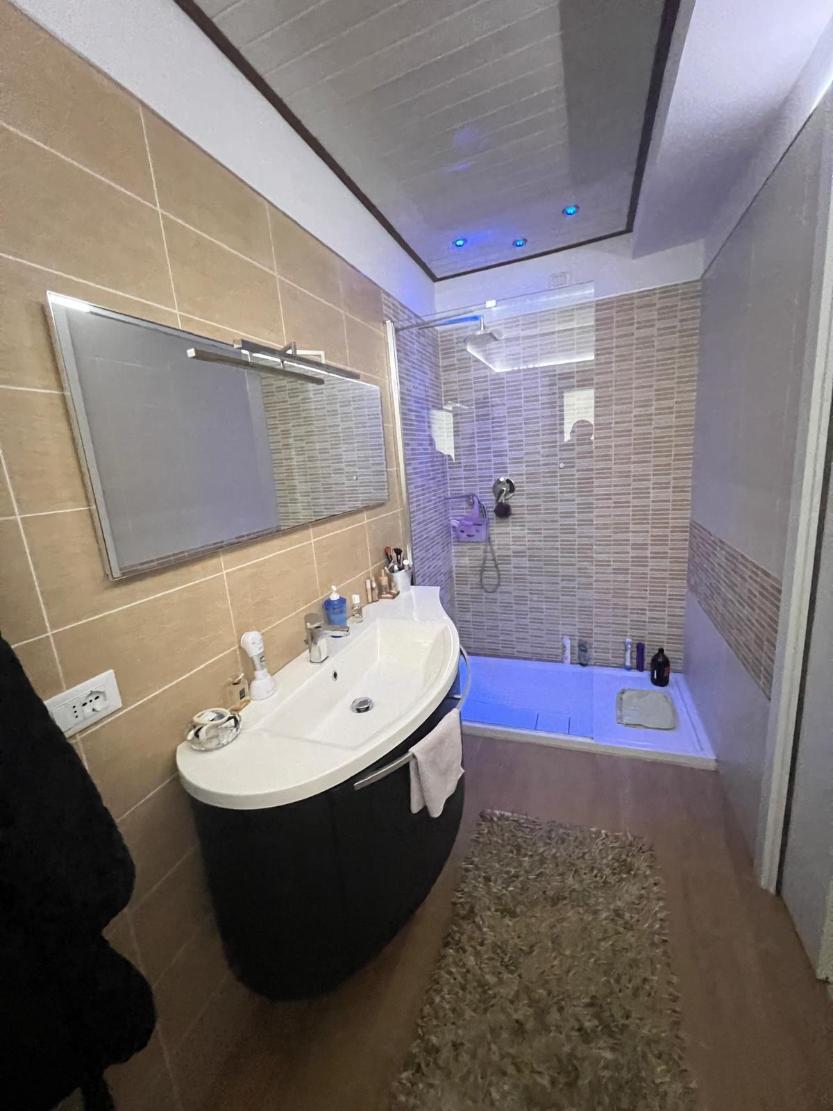 Immagine 11 di Appartamento in vendita  a Colle Di Val D'elsa