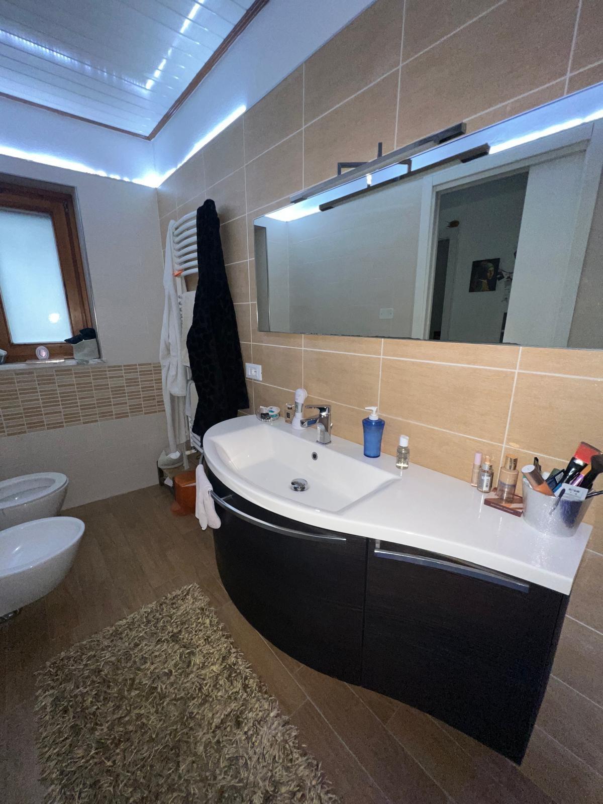 Immagine 10 di Appartamento in vendita  a Colle Di Val D'elsa