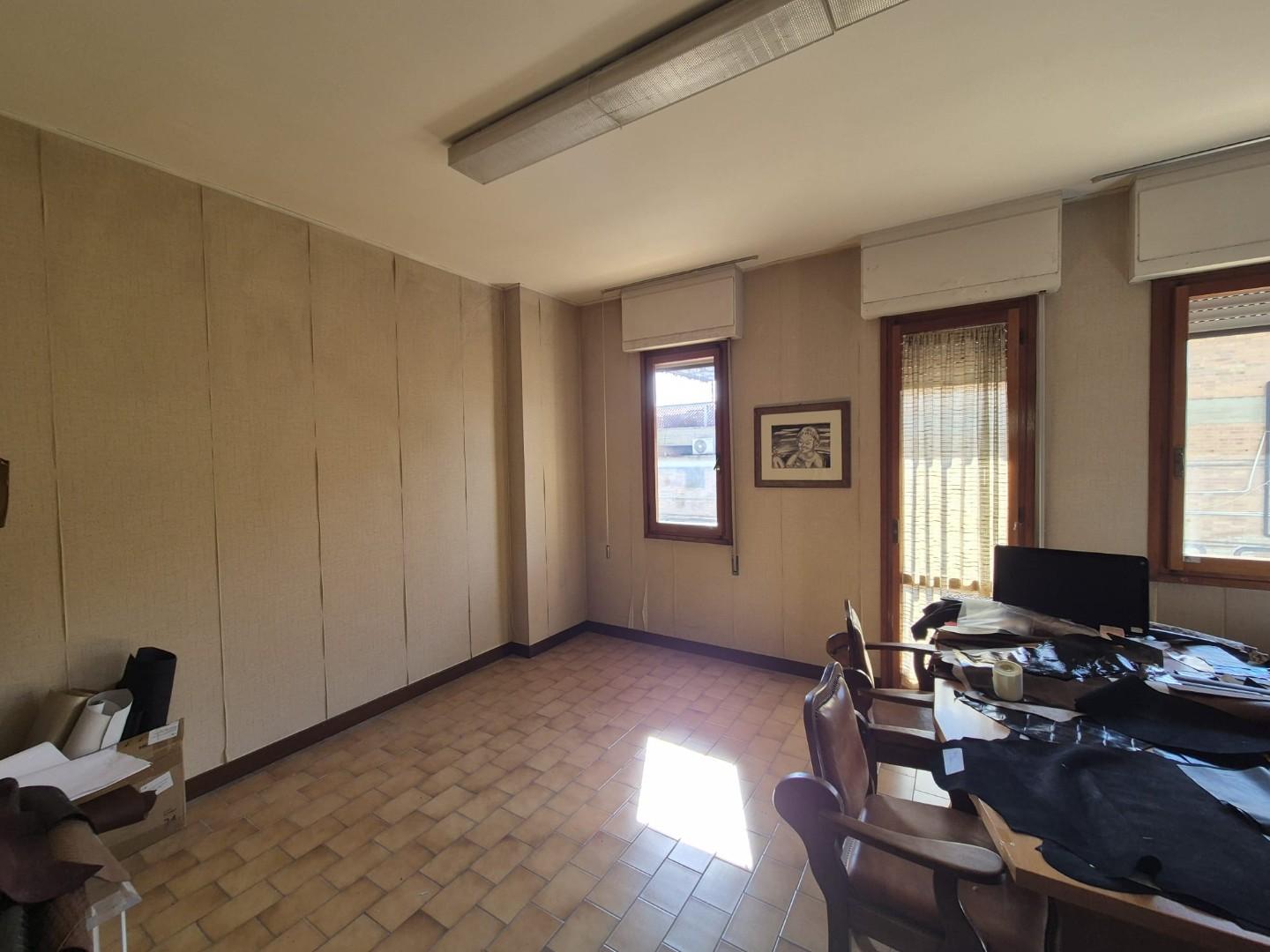 Immagine 5 di Ufficio in vendita  a Santa Croce Sull'arno