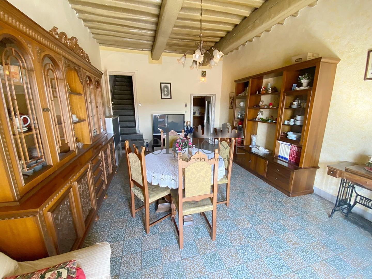 Immagine 5 di Casa bifamiliare in vendita  a Campi Bisenzio