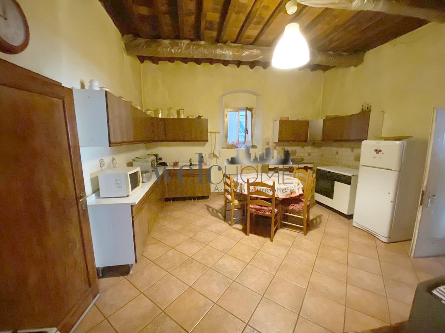 Immagine 2 di Casa bifamiliare in vendita  a Campi Bisenzio