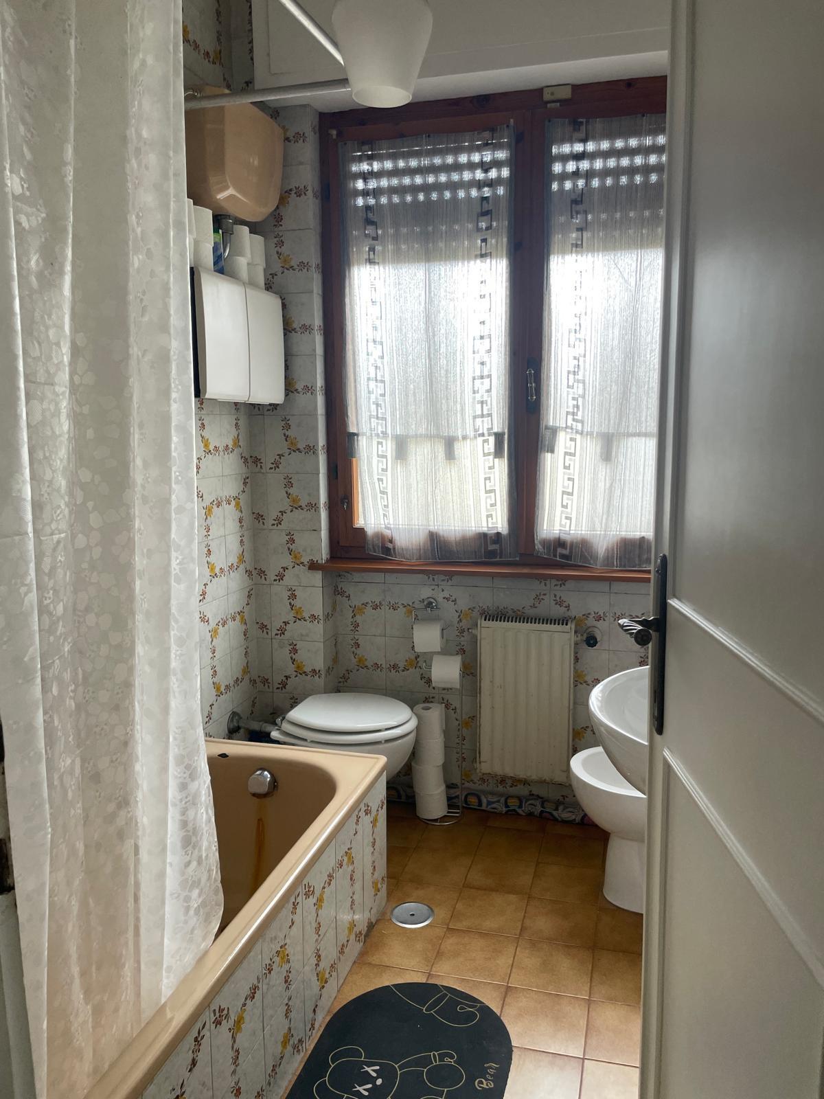 Immagine 8 di Appartamento in vendita  a Camaiore