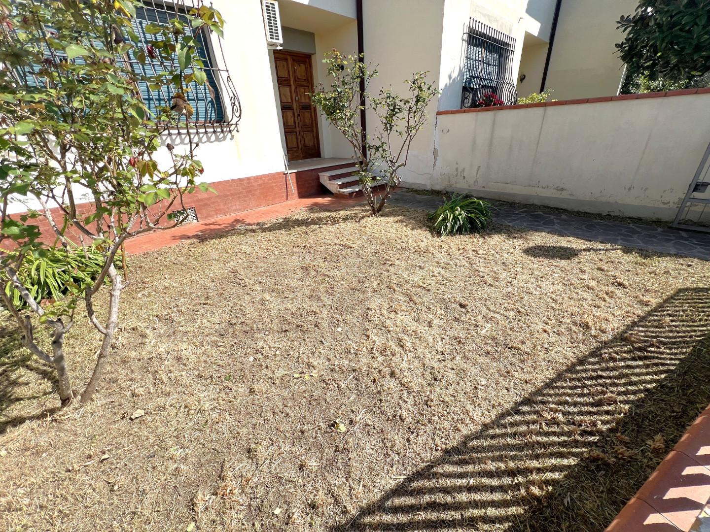 Immagine 1 di Villetta a schiera in vendita  a Cascina