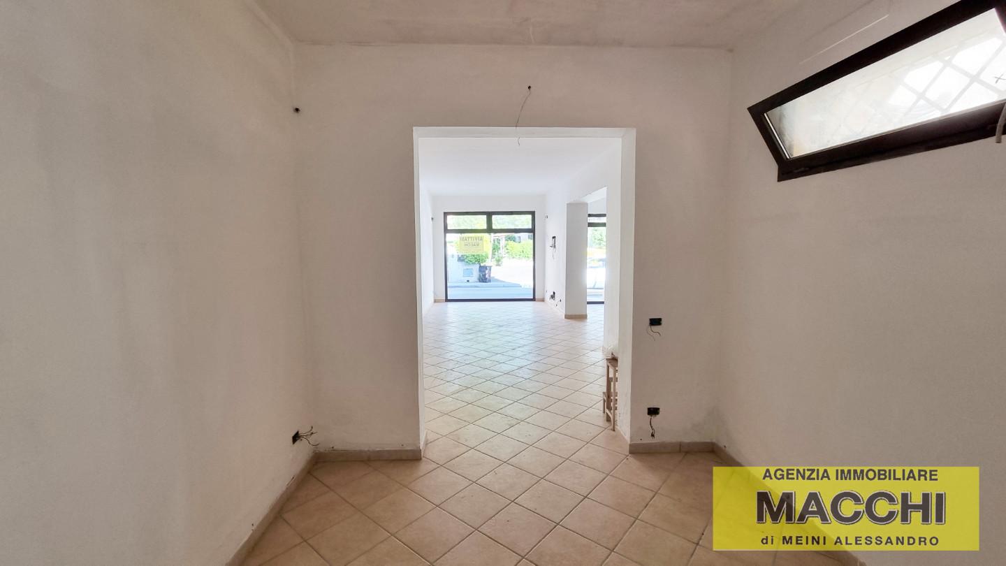 Immagine 2 di Locale commerciale in affitto  a Ponsacco