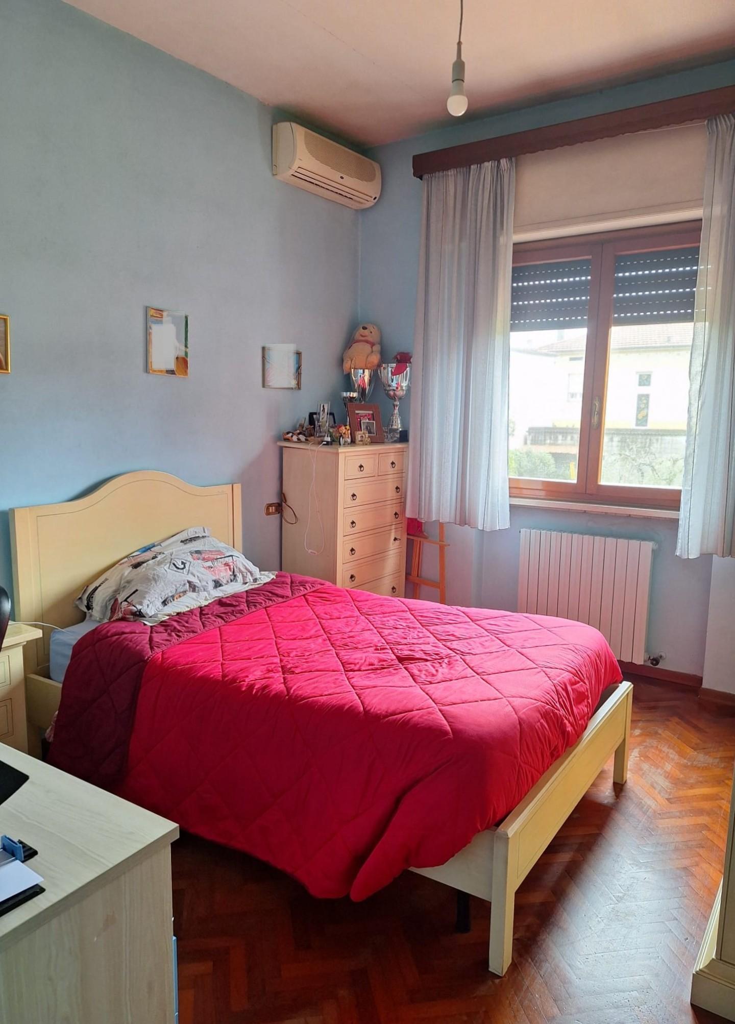 Immagine 27 di Villa in vendita  a Capannori