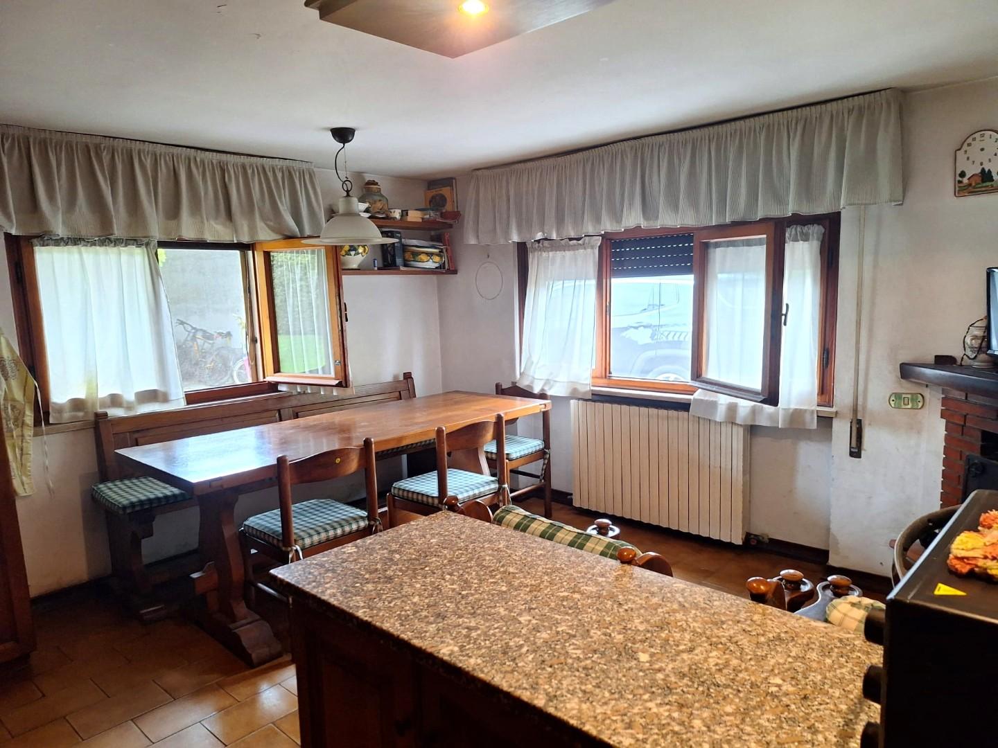 Immagine 13 di Villa in vendita  a Capannori