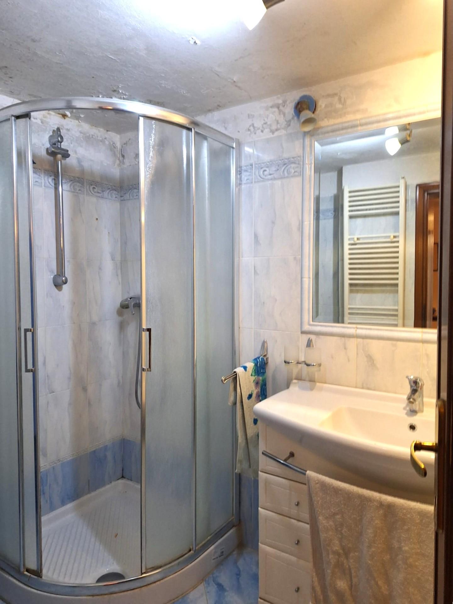 Immagine 14 di Villa in vendita  a Capannori