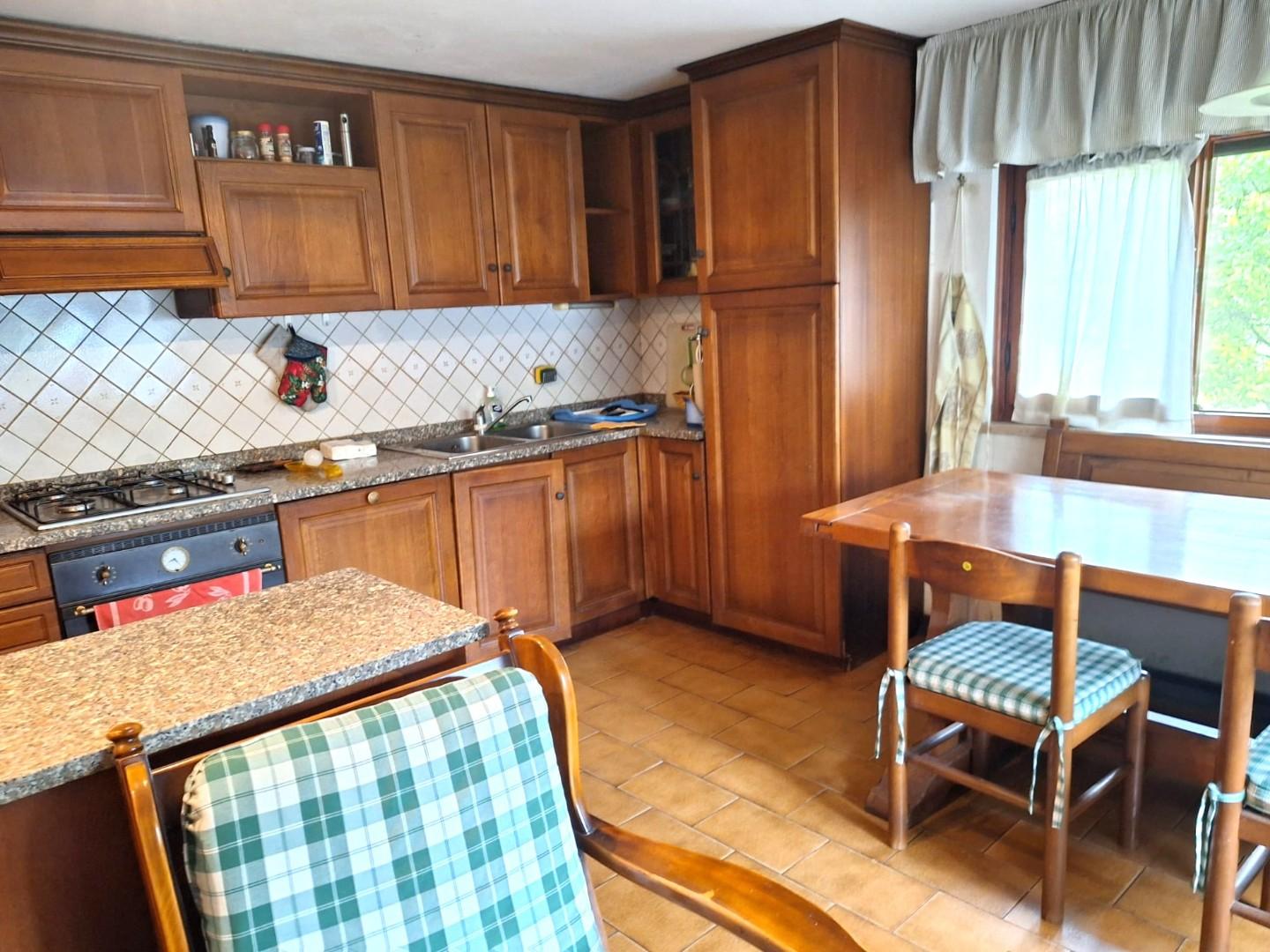 Immagine 5 di Villa in vendita  a Capannori