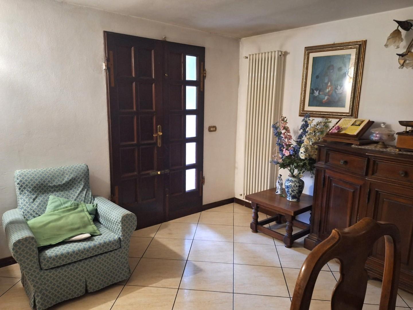 Immagine 12 di Villa in vendita  a Capannori