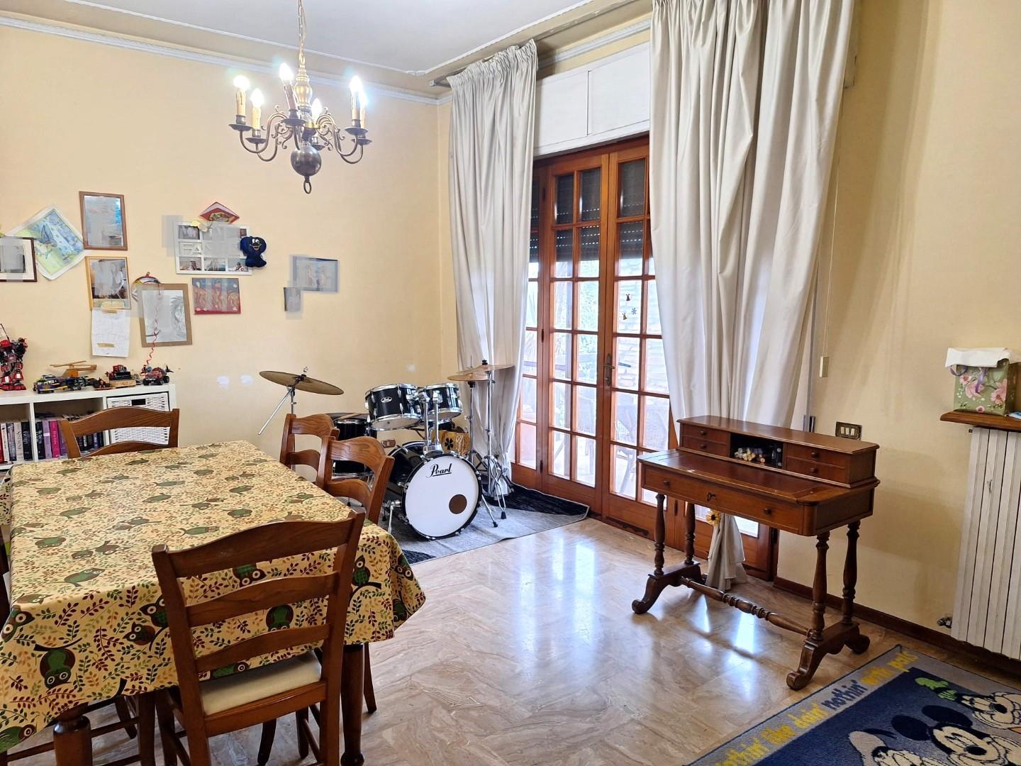 Immagine 37 di Villa in vendita  a Capannori