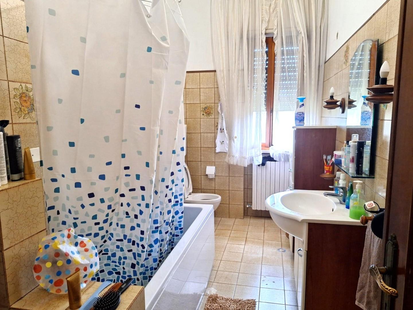 Immagine 19 di Villa in vendita  a Capannori