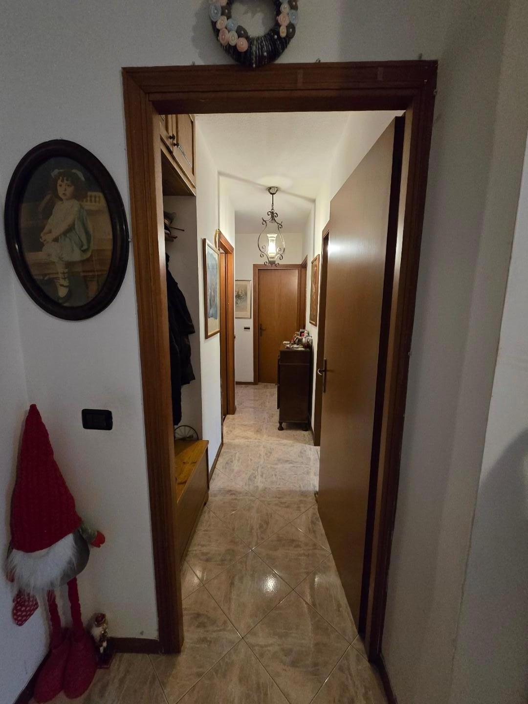 Immagine 3 di Appartamento in vendita  a Massa