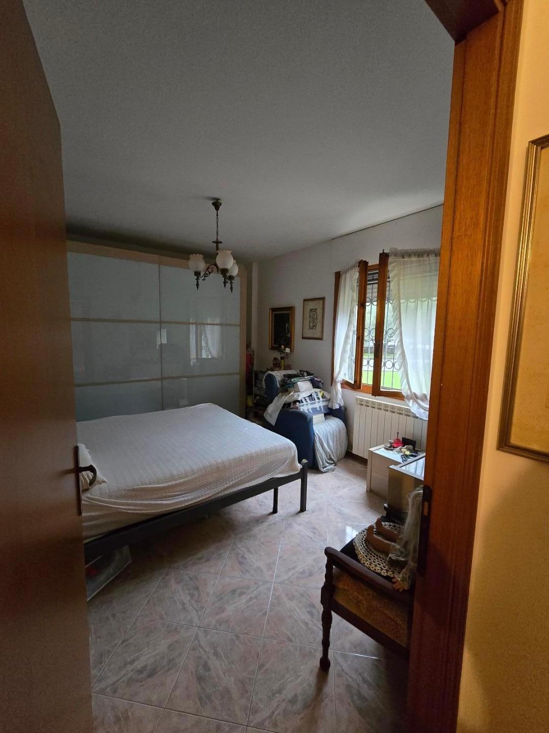 Immagine 7 di Appartamento in vendita  a Massa