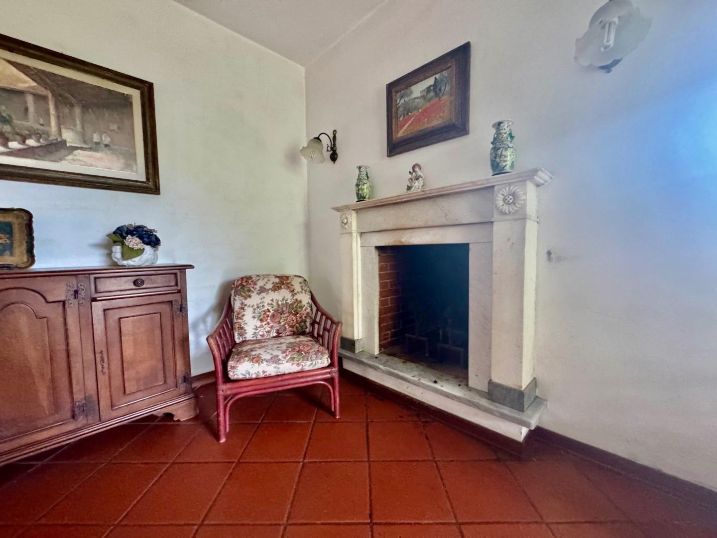 Immagine 10 di Casa bifamiliare in vendita  a Montignoso