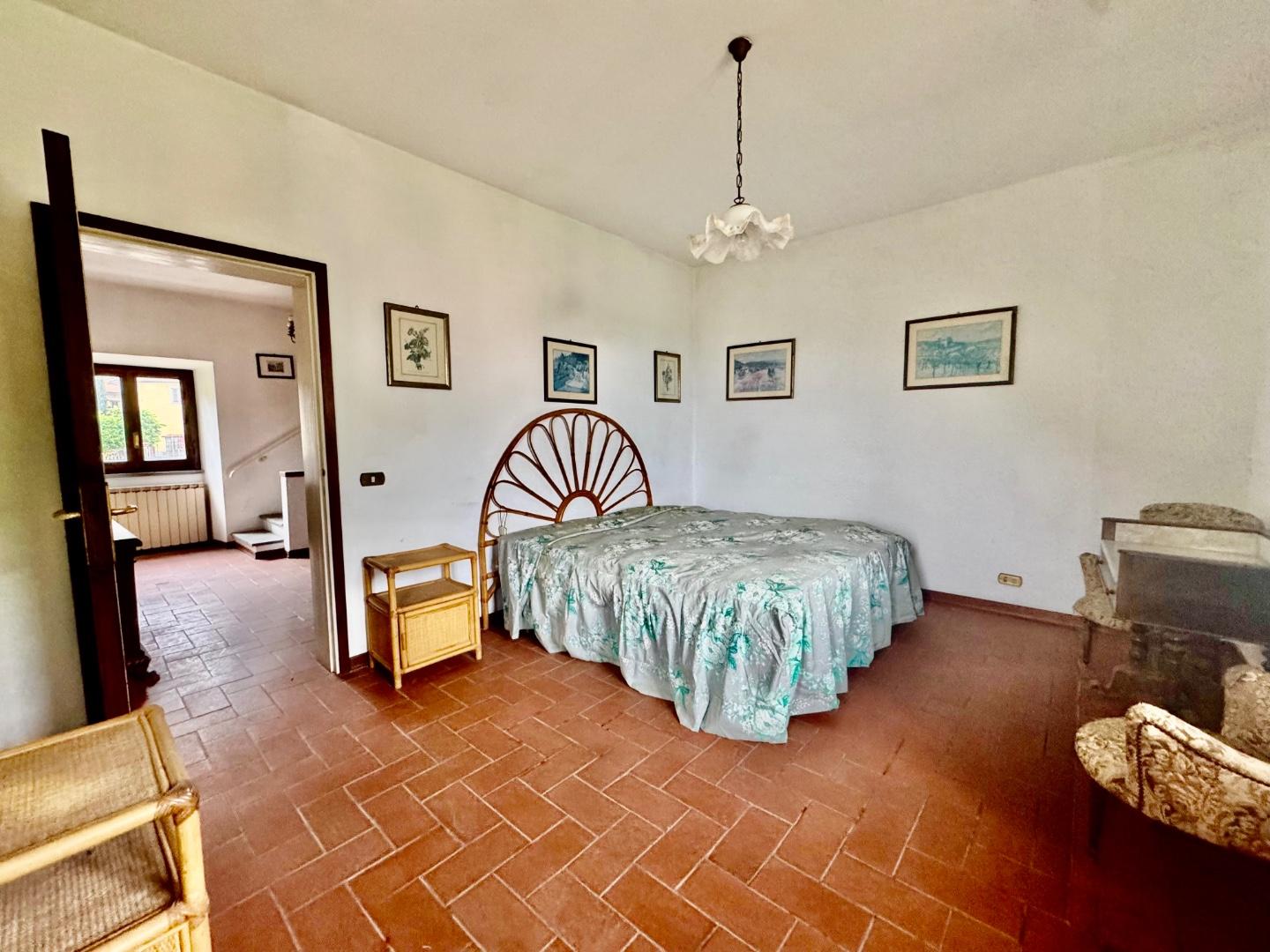 Immagine 15 di Casa bifamiliare in vendita  a Montignoso