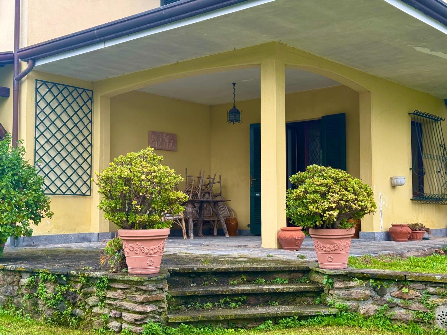 Immagine 5 di Casa bifamiliare in vendita  a Montignoso