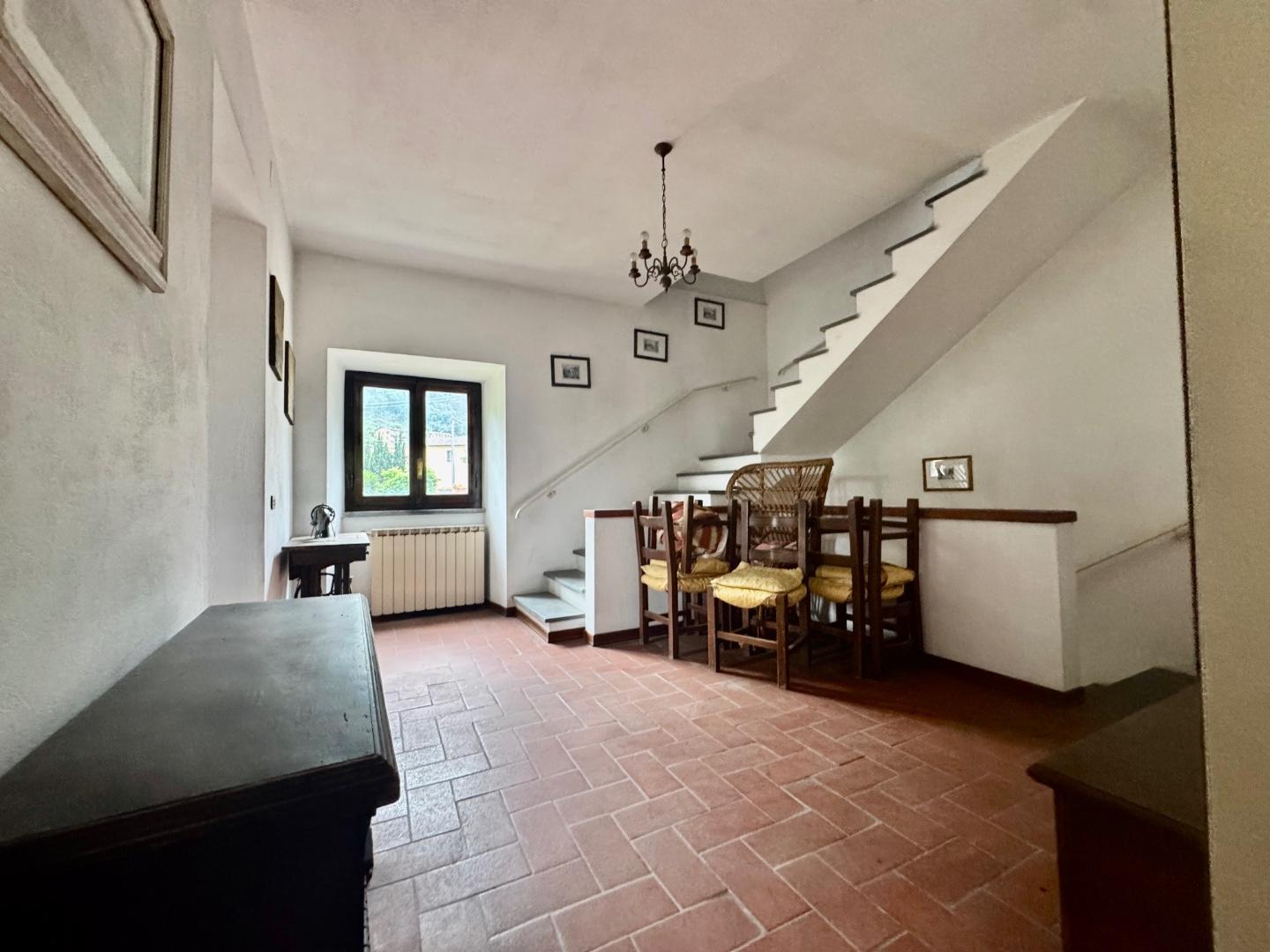 Immagine 18 di Casa bifamiliare in vendita  a Montignoso