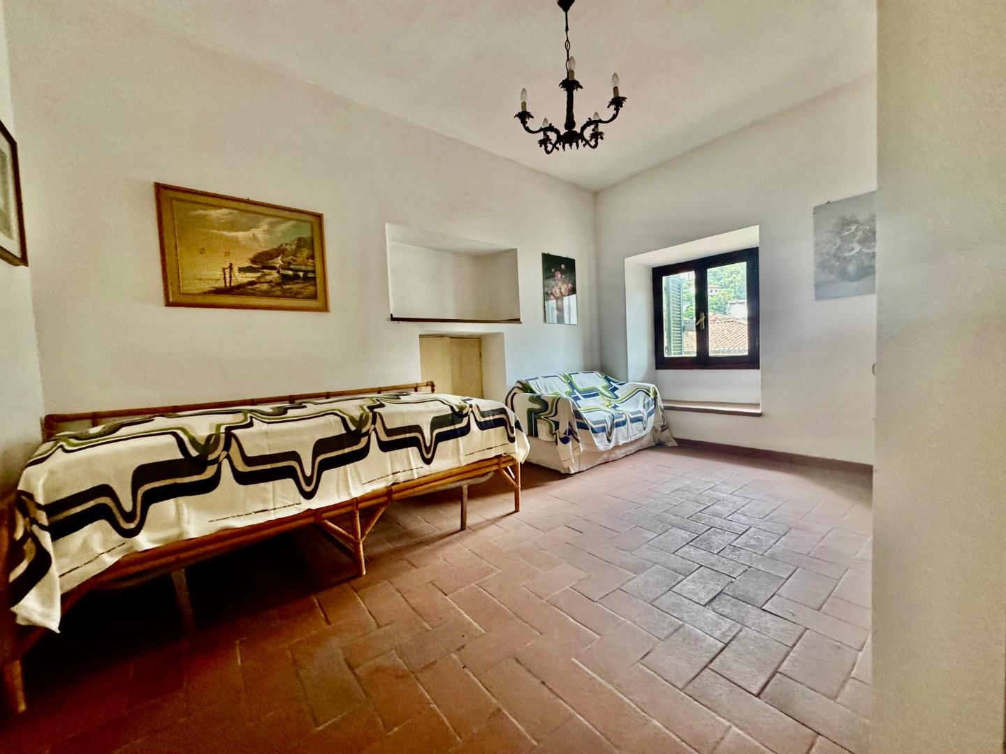 Immagine 25 di Casa bifamiliare in vendita  a Montignoso