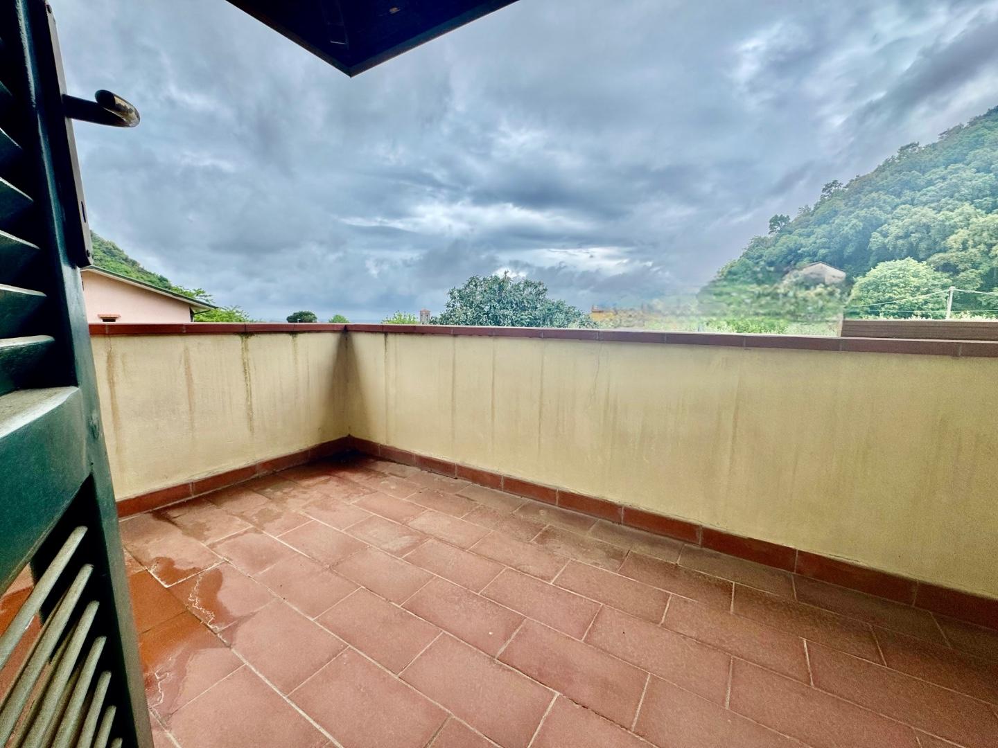 Immagine 23 di Casa bifamiliare in vendita  a Montignoso