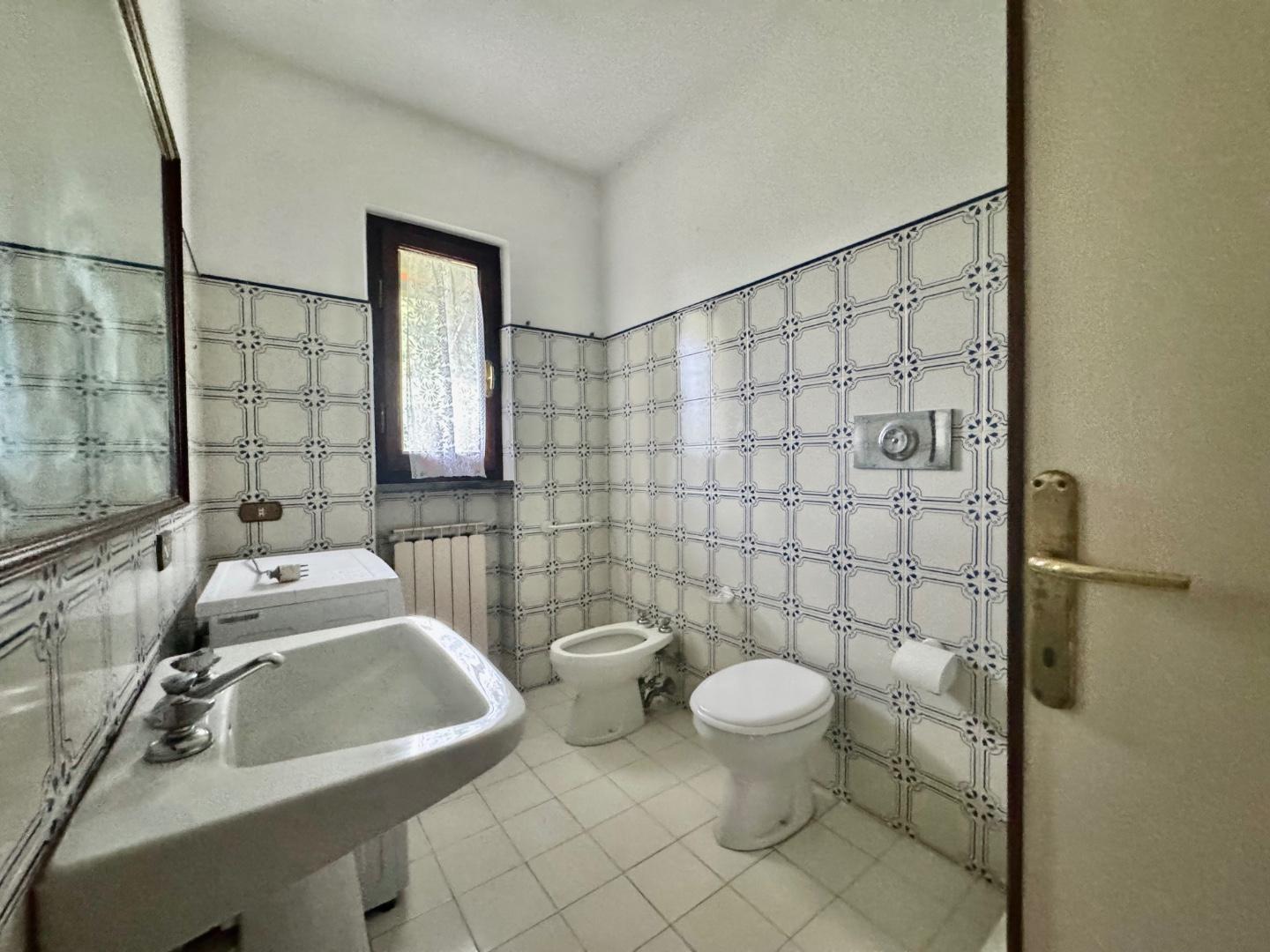 Immagine 14 di Casa bifamiliare in vendita  a Montignoso